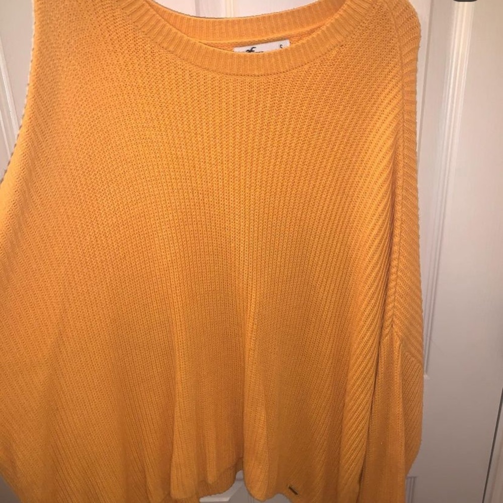 Hollister knit oversized sweater yellow